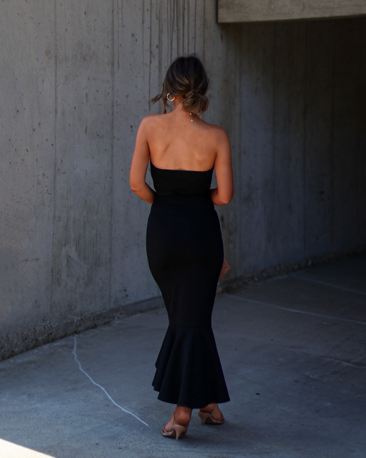 Libby Straplez Fırfırlı Midi Elbise