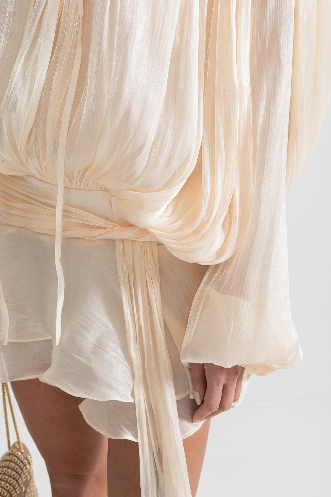 Fırfırlı Uzun Kollu Dökümlü Siluetli Mini Elbise