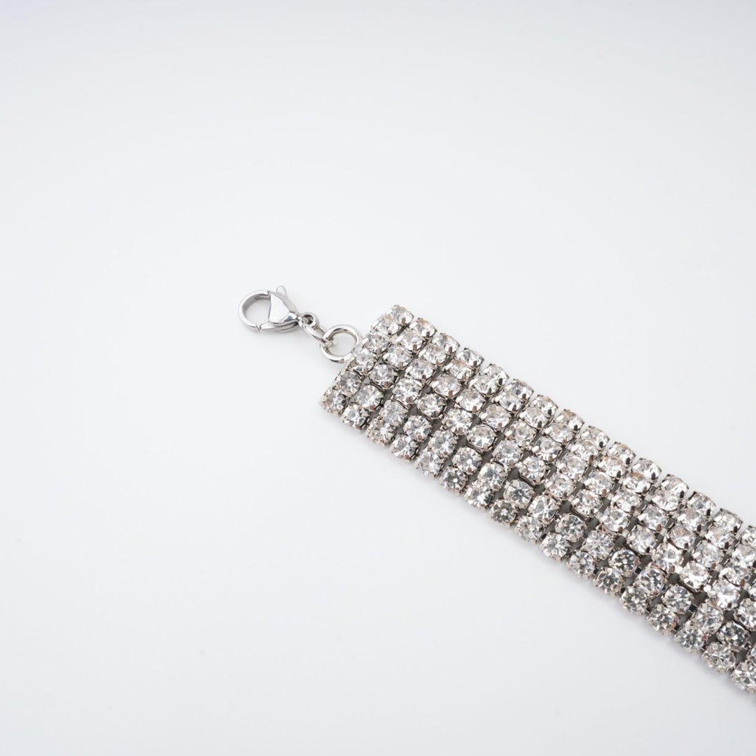 Laria Kristal Süslemeli Fiyonk Detaylı Kolye