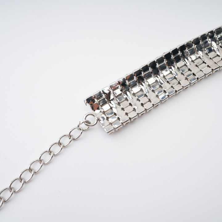 Laria Kristal Süslemeli Fiyonk Detaylı Kolye