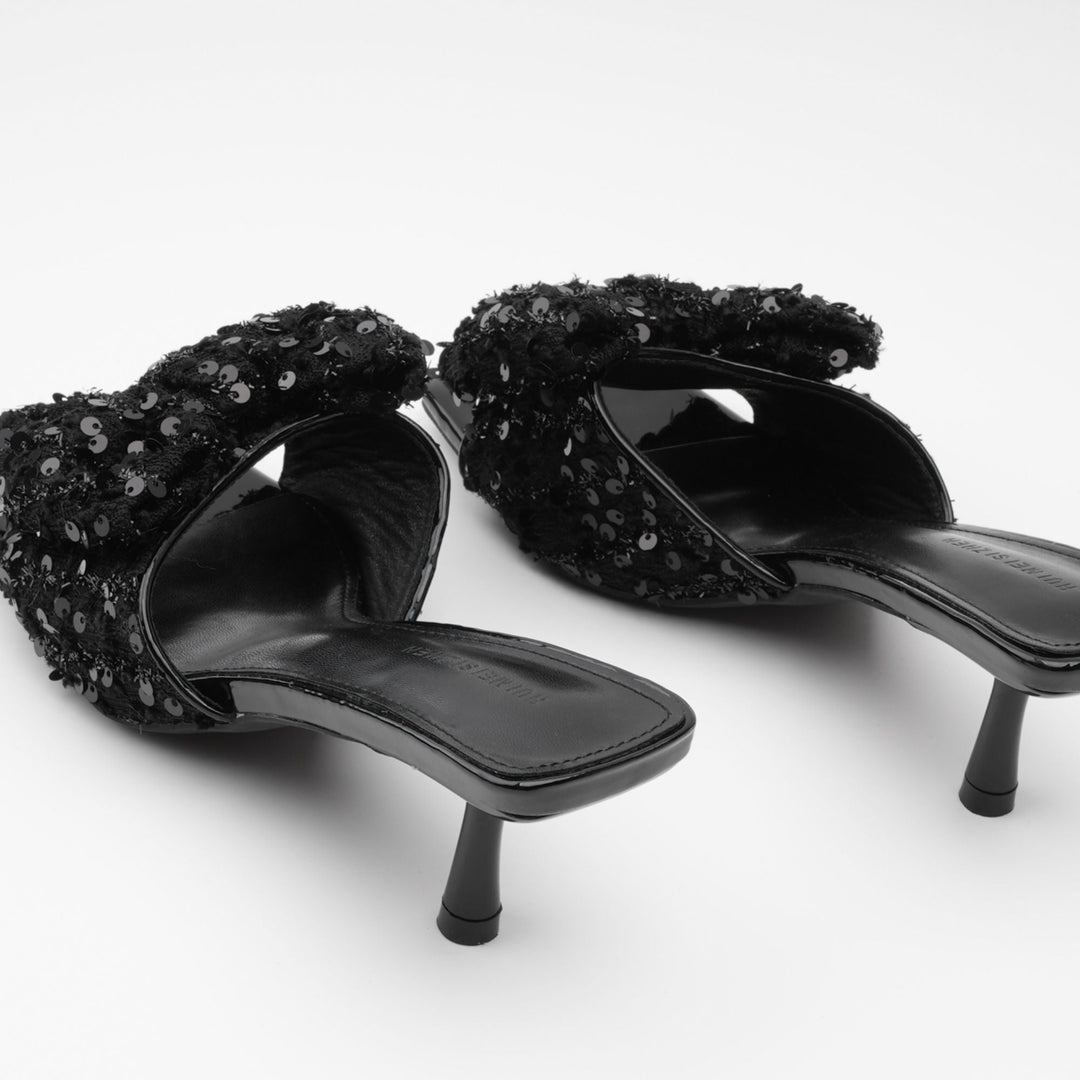 Krista İlmek Süslemeli Sandalet