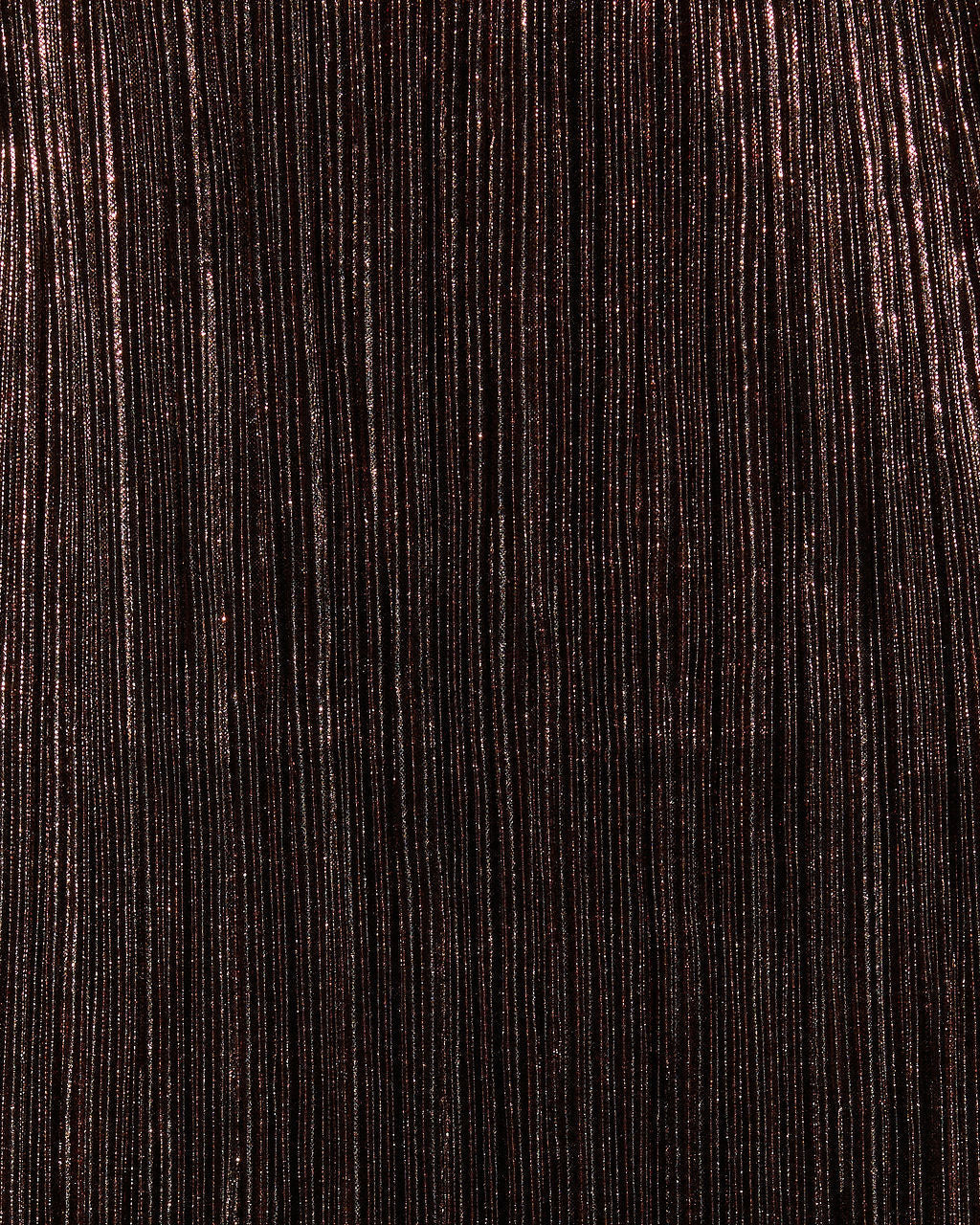 Lenae Düşük Omuz Metalik Plise Midi Elbise