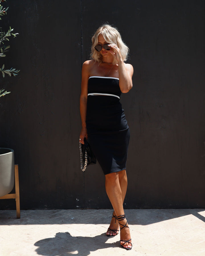 Modern Day Jackie Nervürlü Kesim Straplez Midi Elbise