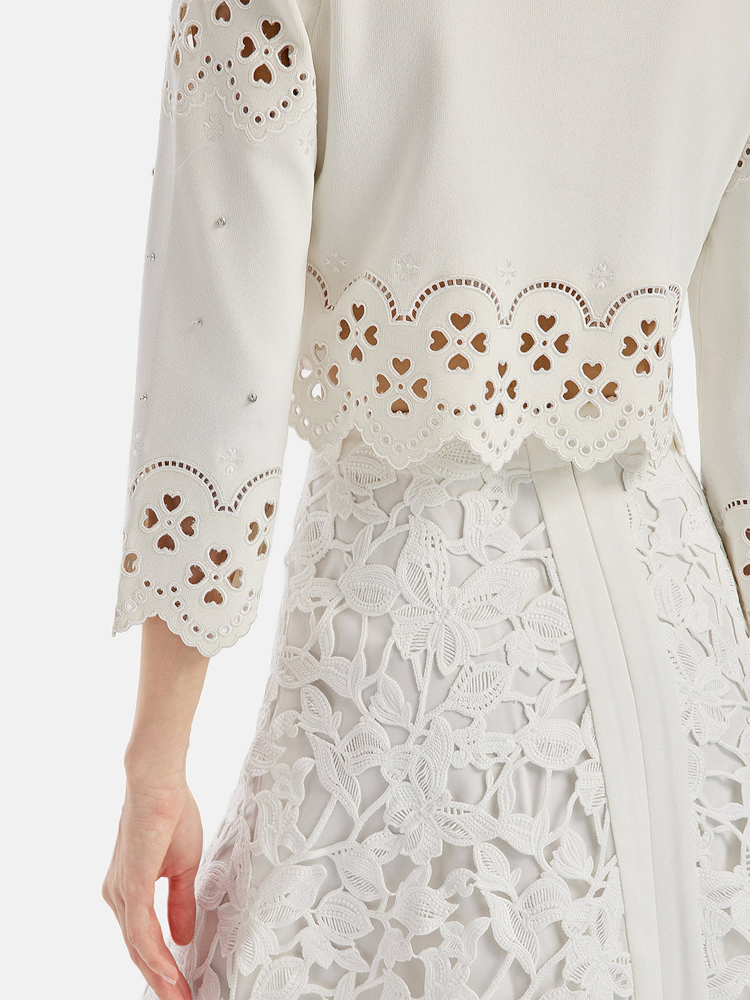 Dantel Nakışlı El Süslemeli Örgü Hırka