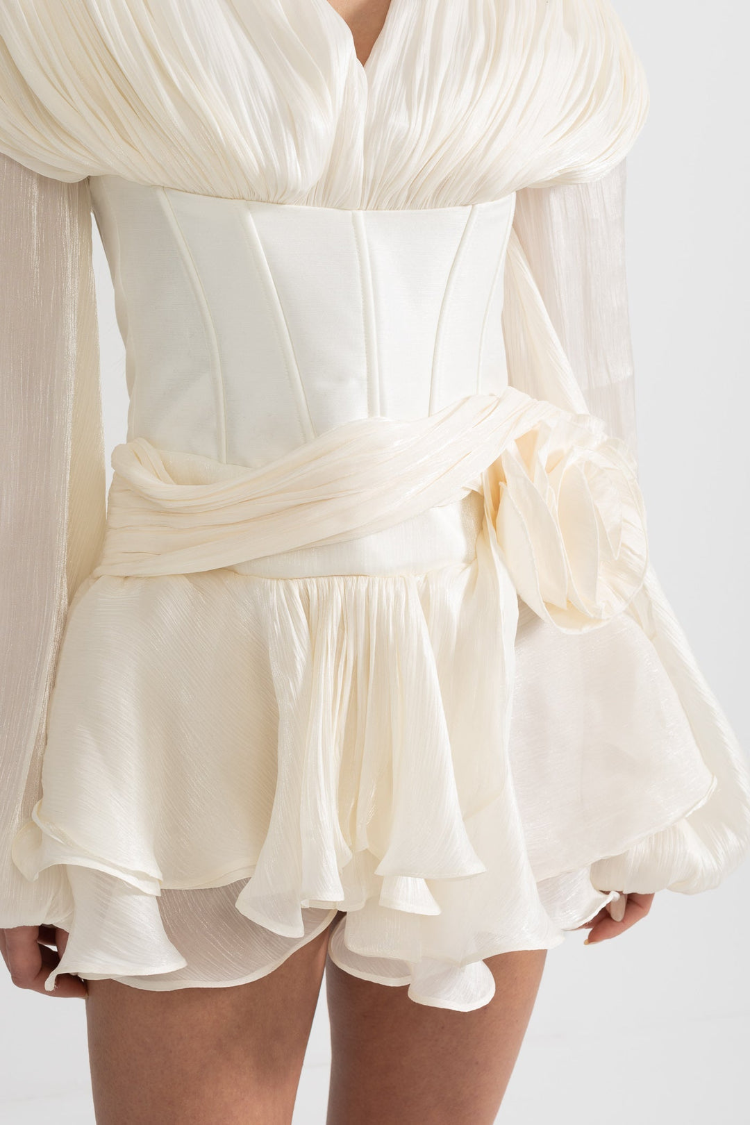 Korse Stili Gövdeli, Fırfır Etekli ve Kabarık Kollu Elbise