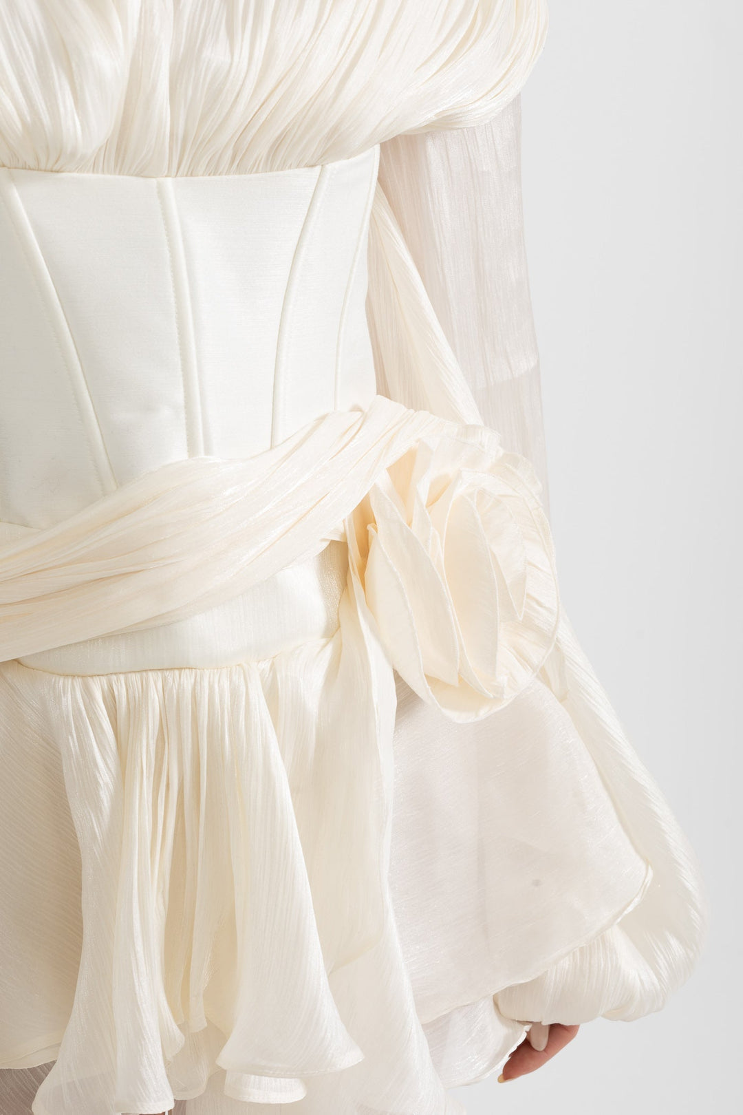 Korse Stili Gövdeli, Fırfır Etekli ve Kabarık Kollu Elbise