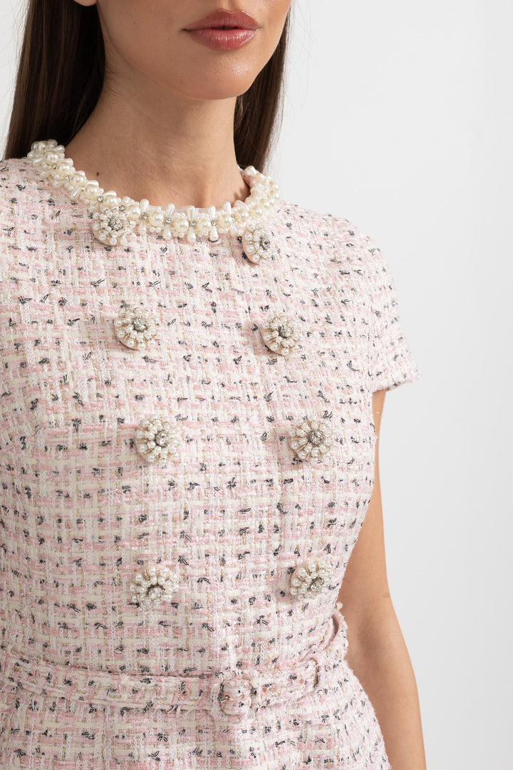 Kısa Kollu ve Eşleşen Kemerli Zarif Dokulu Mini Elbise