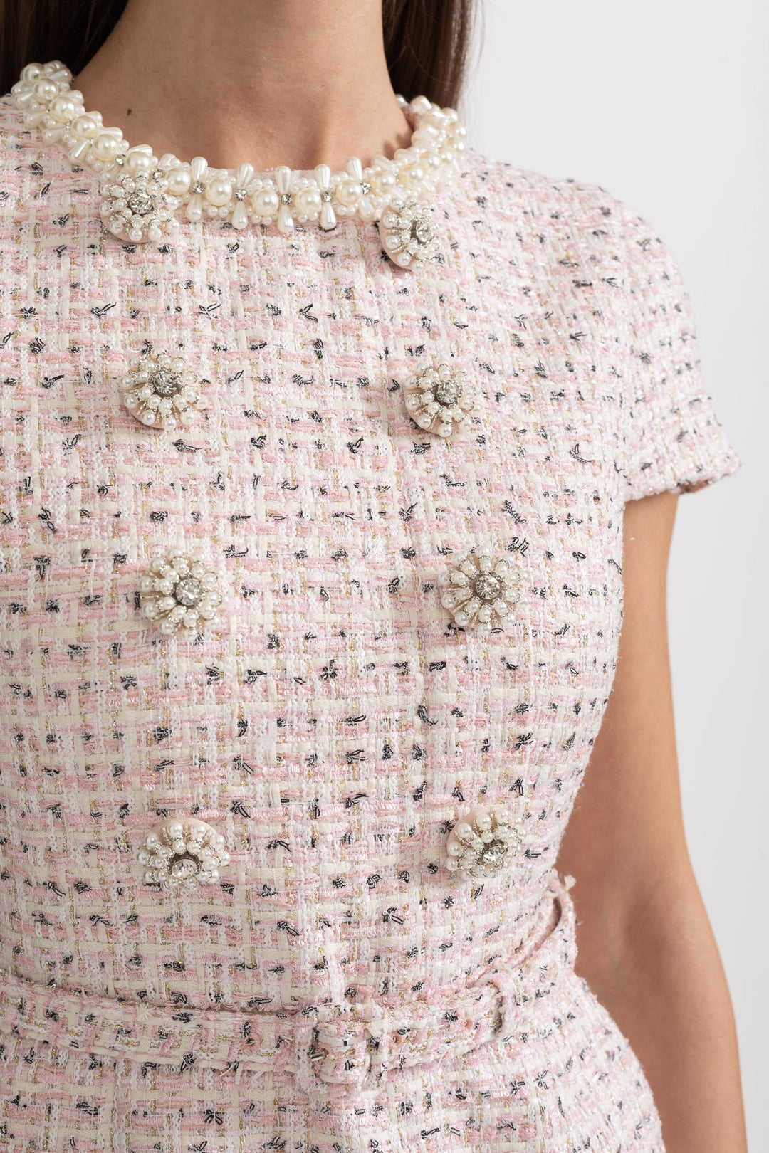 Kısa Kollu ve Eşleşen Kemerli Zarif Dokulu Mini Elbise