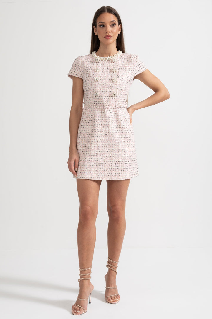 Kısa Kollu ve Eşleşen Kemerli Zarif Dokulu Mini Elbise