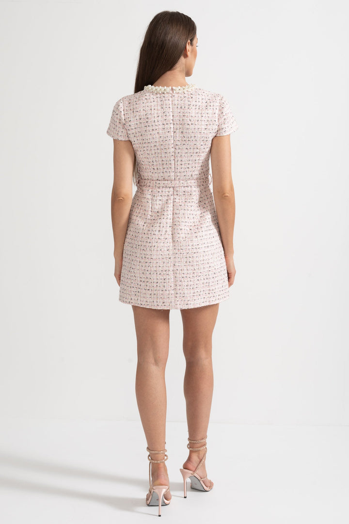 Kısa Kollu ve Eşleşen Kemerli Zarif Dokulu Mini Elbise
