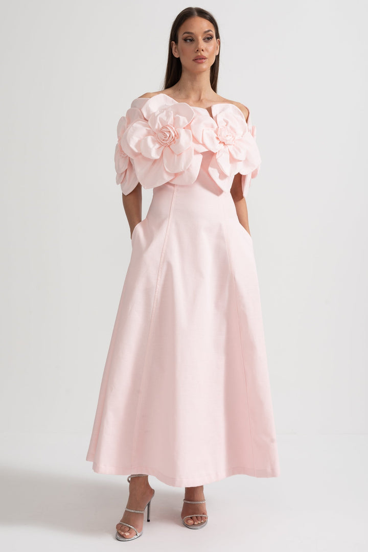 Büyük Kumaş Çiçek Desenli Omuzları Açık Midi Elbise