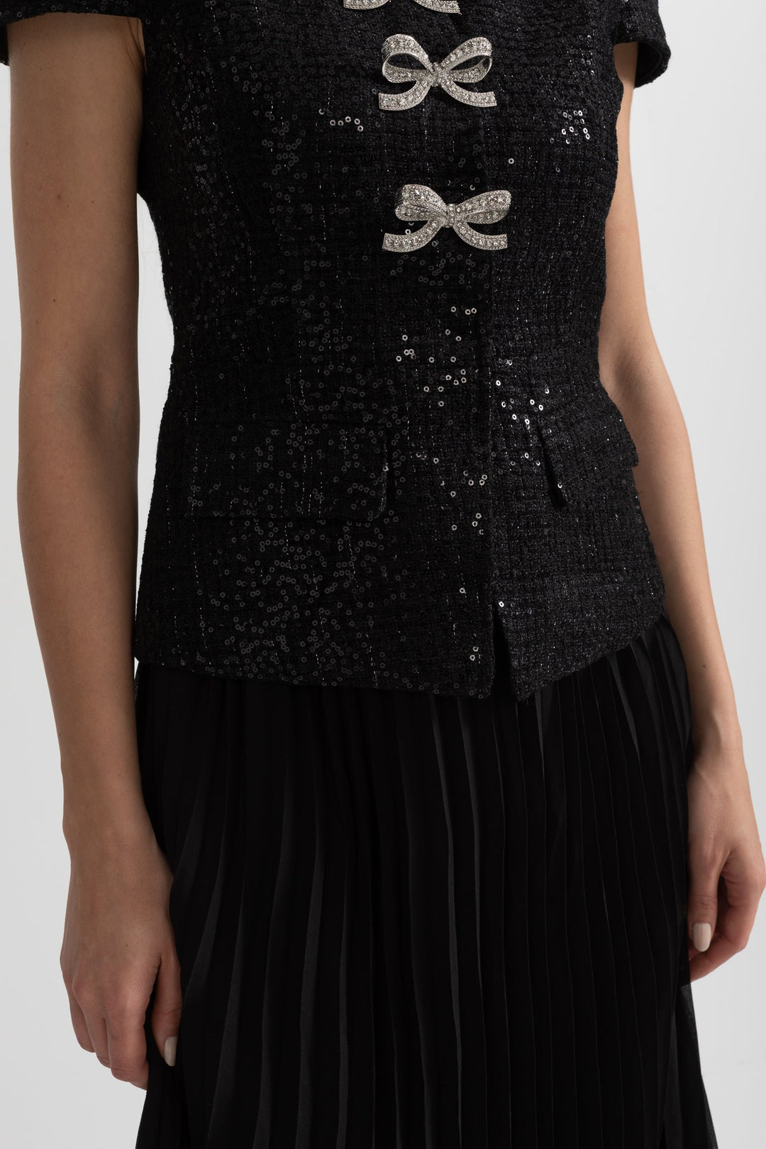 Payetli Üst ve Pileli Etekli Şık Takım