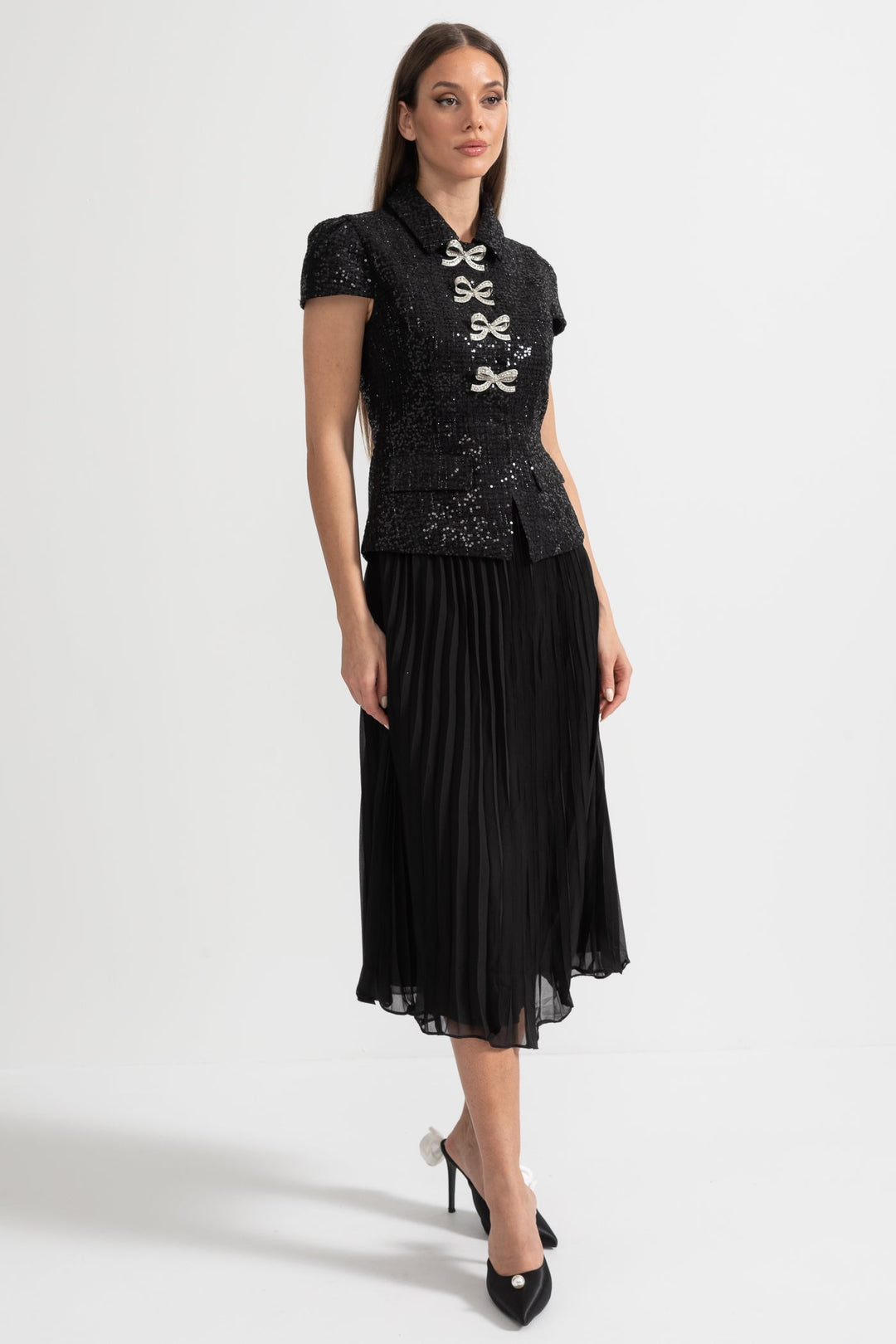 Payetli Üst ve Pileli Etekli Şık Takım