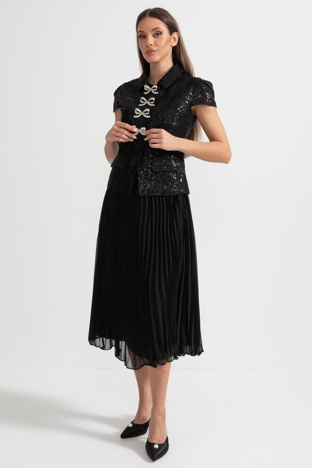 Payetli Üst ve Pileli Etekli Şık Takım