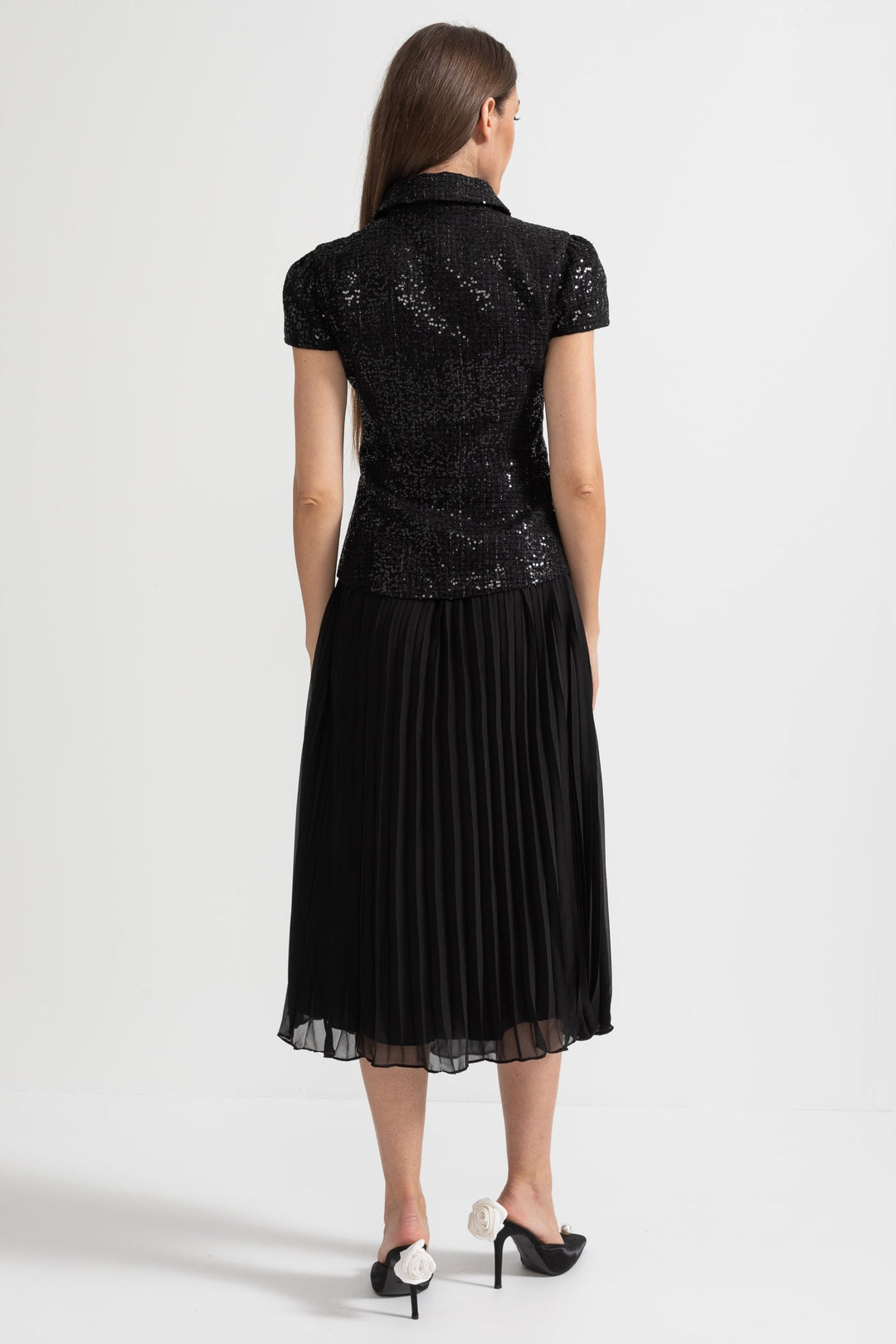 Payetli Üst ve Pileli Etekli Şık Takım