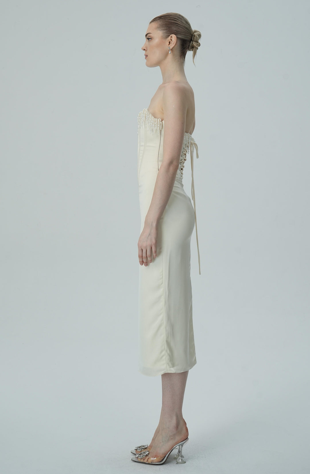 İnci Saçaklı Fildişi Omuzları Açık Midi Elbise