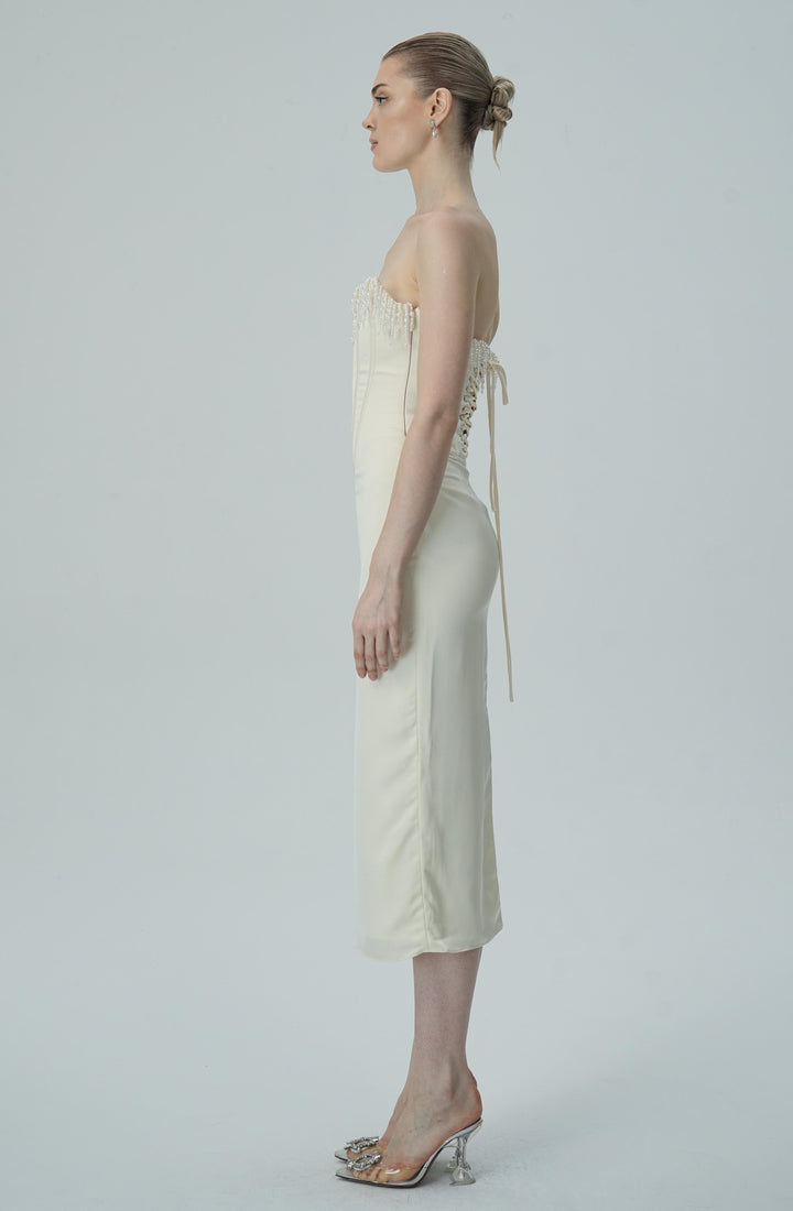 İnci Saçaklı Fildişi Omuzları Açık Midi Elbise