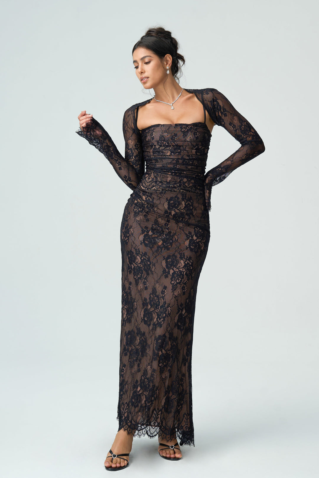 Zarif Uzun Kollu Dantel Elbise