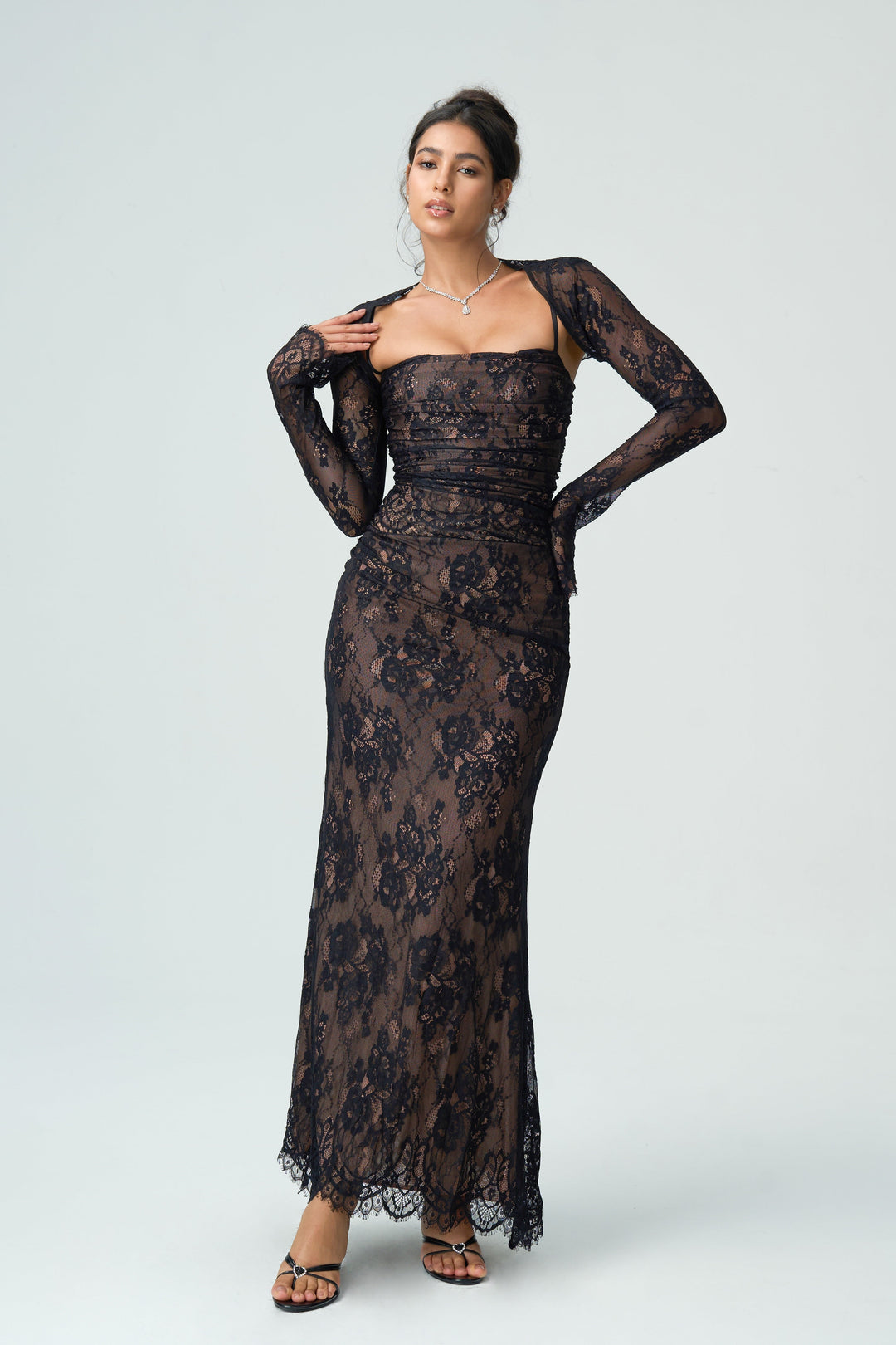 Zarif Uzun Kollu Dantel Elbise