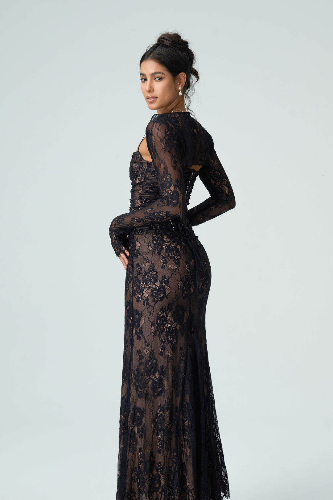 Zarif Uzun Kollu Dantel Elbise