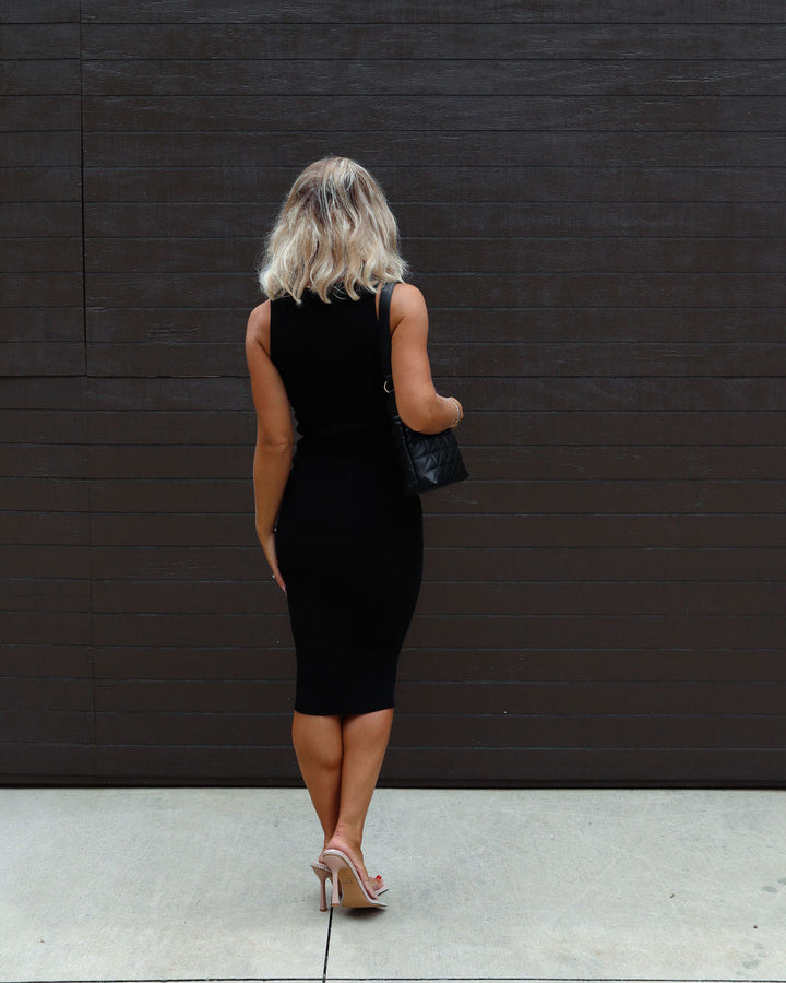 Ashlee Kolsuz Önü Düğmeli Midi Elbise