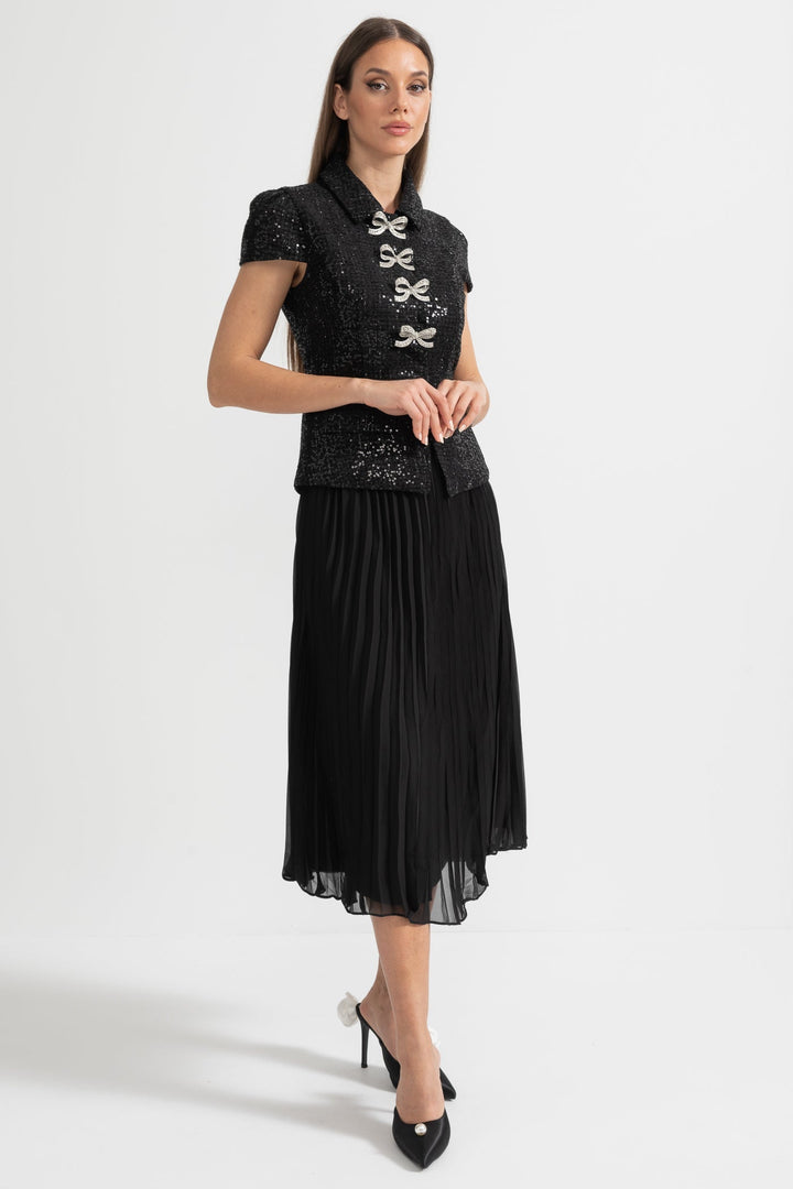 Payetli Üst ve Pileli Etekli Şık Takım