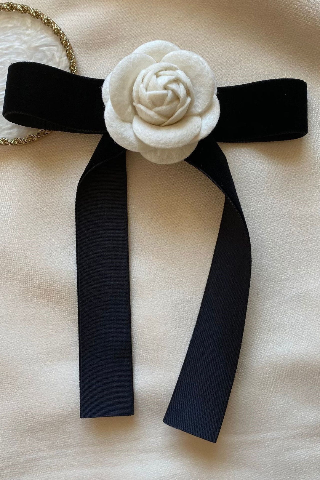 Kamelya Çiçeği Fiyonk Broş