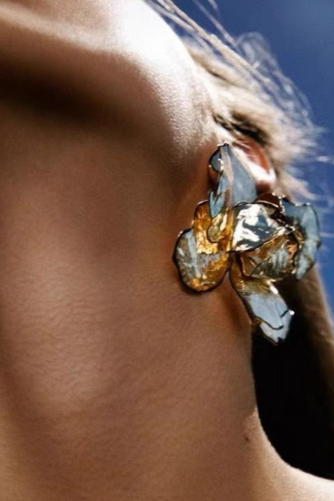 Metal Pileli Çiçek Küpe