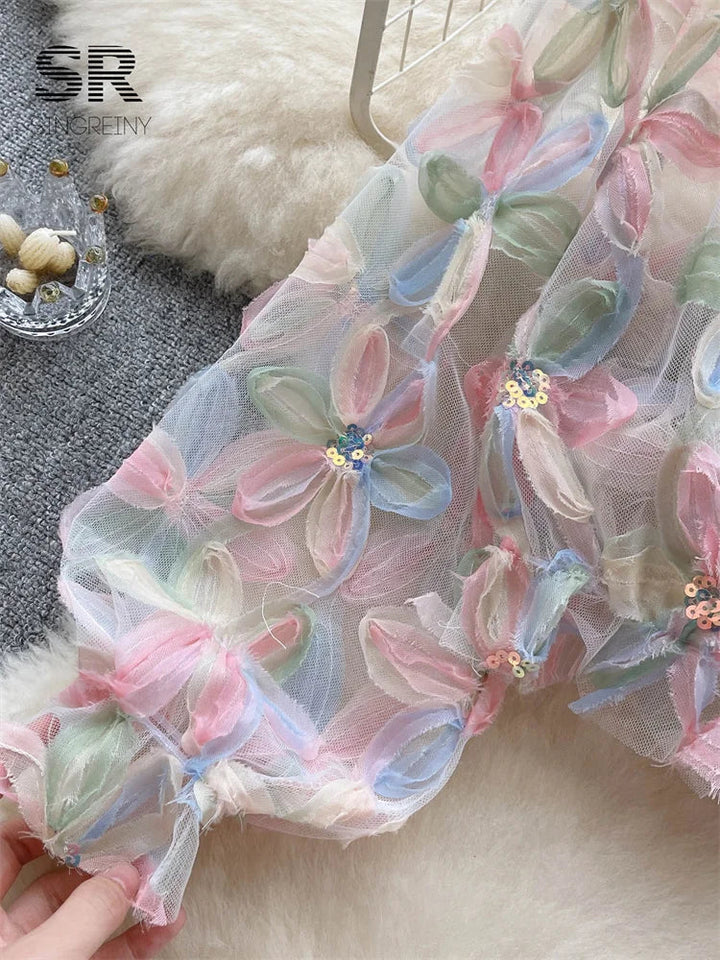 Çiçekli Pullu Kayık Yaka Bluz