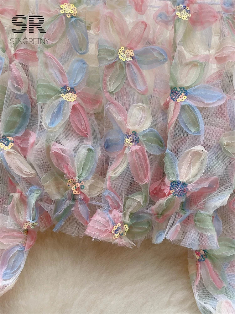 Çiçekli Pullu Kayık Yaka Bluz