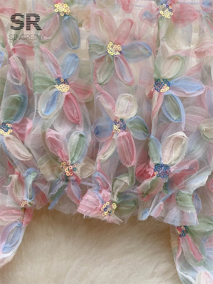 Çiçekli Pullu Kayık Yaka Bluz