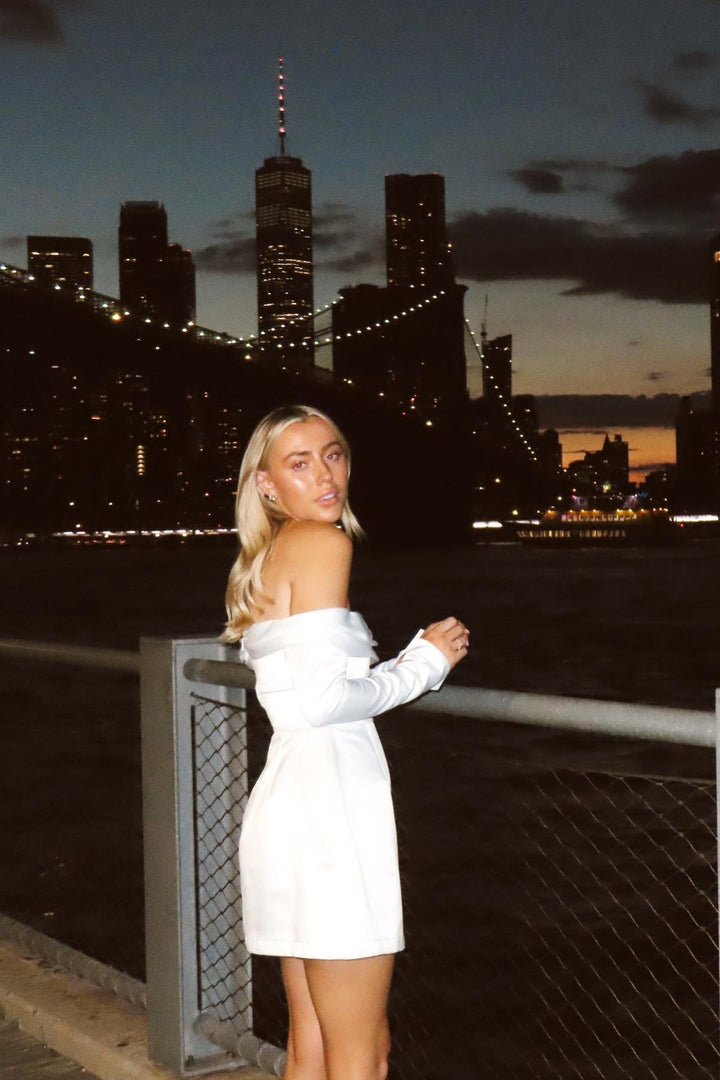 Judith Düşük Omuz Mini Saten Elbise