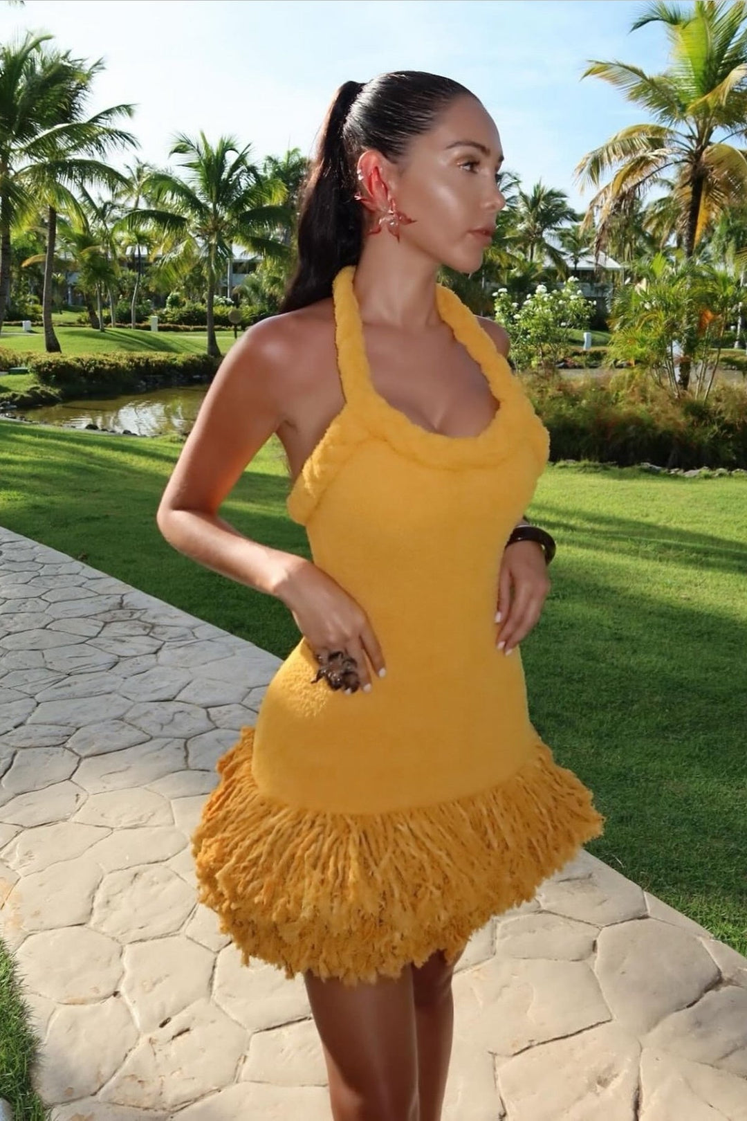 Vera Boyundan Bağlamalı Püsküllü Mini Triko Elbise