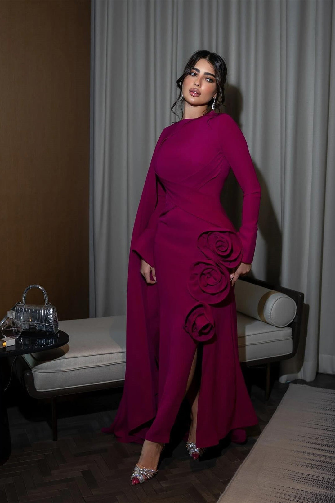 Anastasia Çiçekli Pelerinli Uzun Yırtmaçlı Elbise