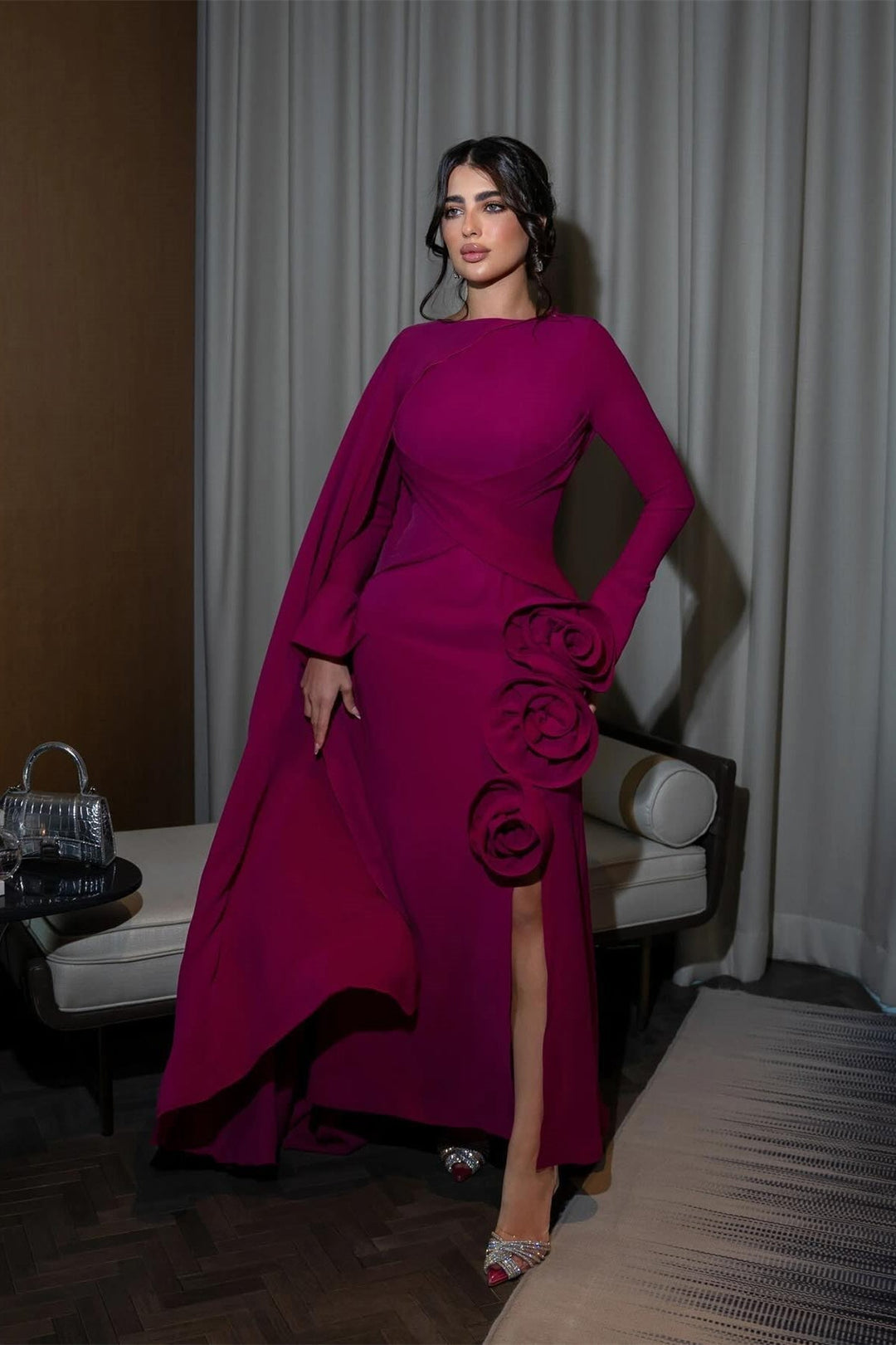 Anastasia Çiçekli Pelerinli Uzun Yırtmaçlı Elbise