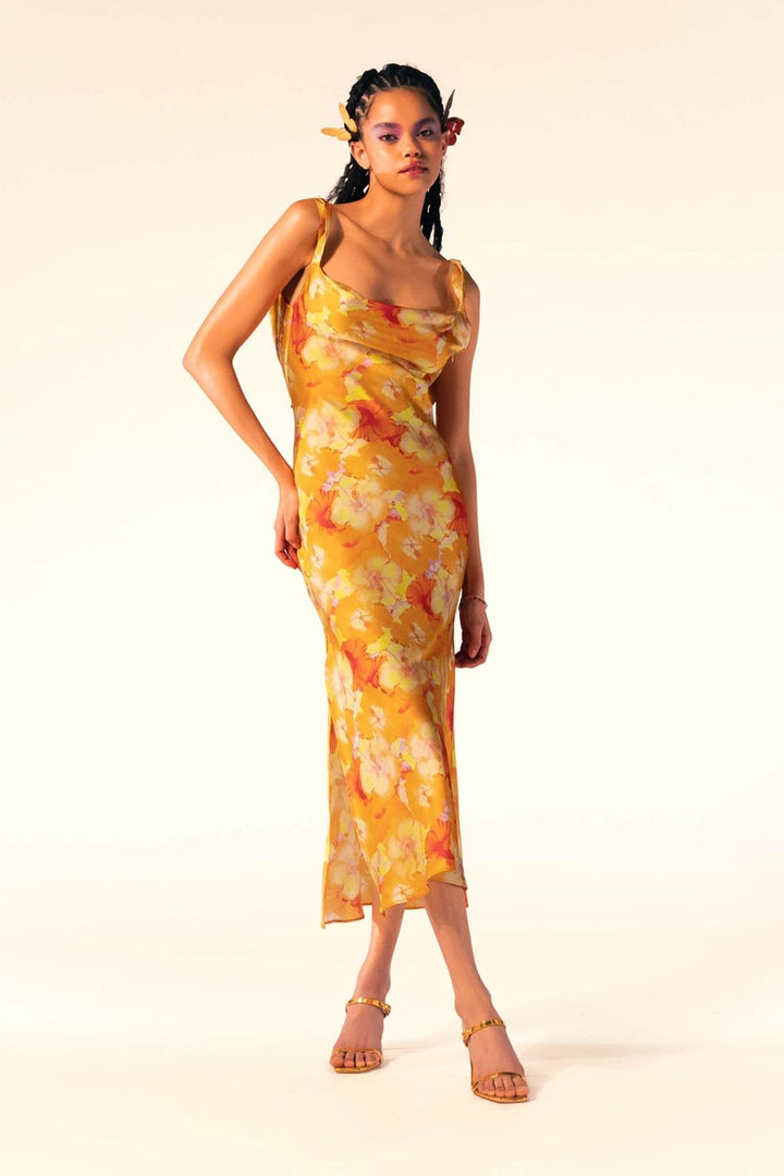 Ada Baskılı Sırtı Açık Uzun Elbise