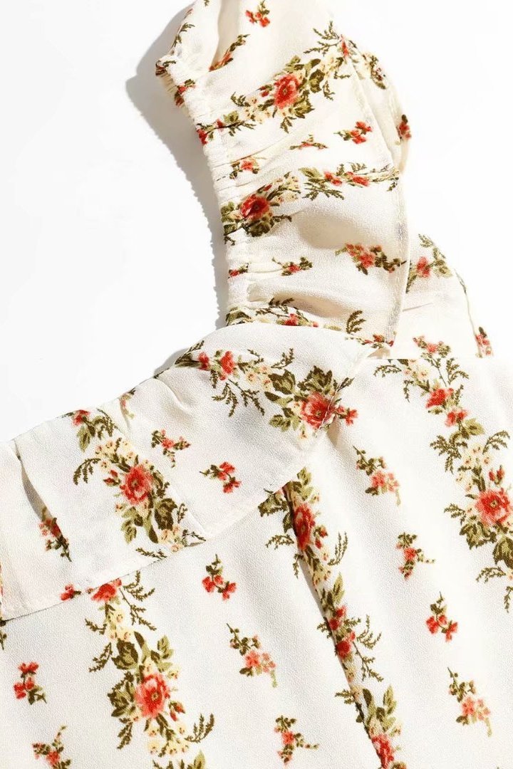 Alyss Baskılı Fırfırlı Askılı Yırtmaçlı Midi Elbise