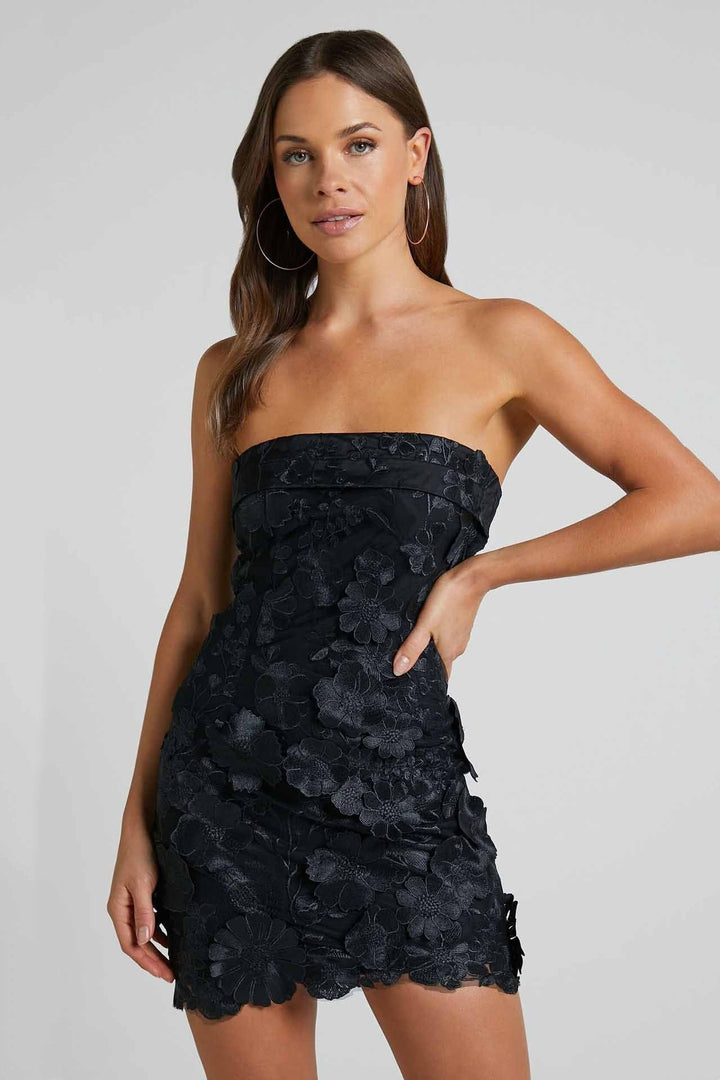 Arlene İşlemeli Dantel Mini Straplez Elbise