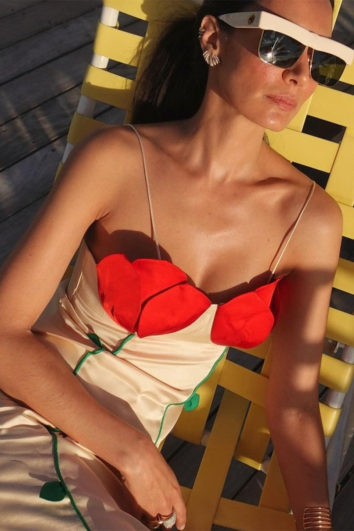 Belle Gül Detaylı Yüksek Yırtmaçlı Maxi Elbise