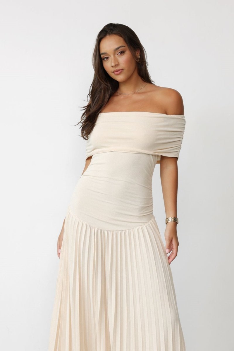 Beryl Düşük Omuz Piliseli Maxi Elbise