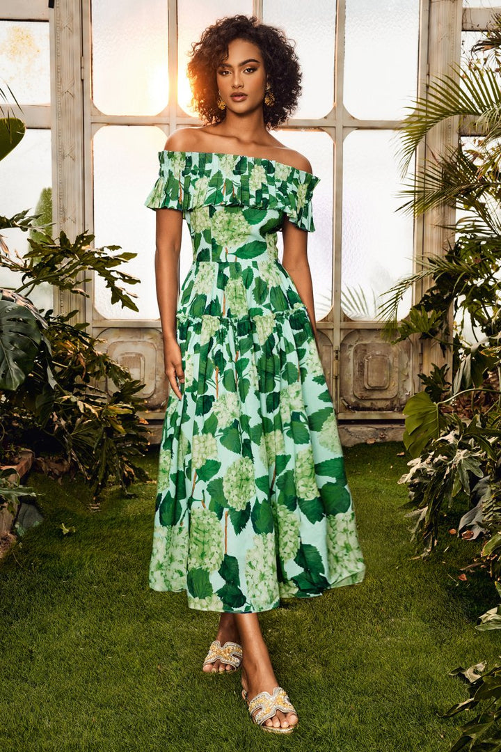 Bess Baskılı Fırfırlı Omuzu Açık Katlı Maxi Elbise