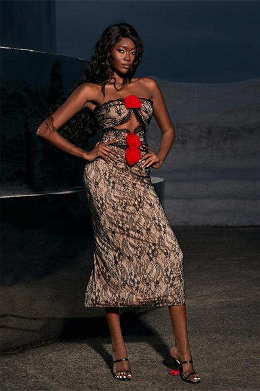 Betsy Çiçek Aplikeli Dantelli Midi Elbise