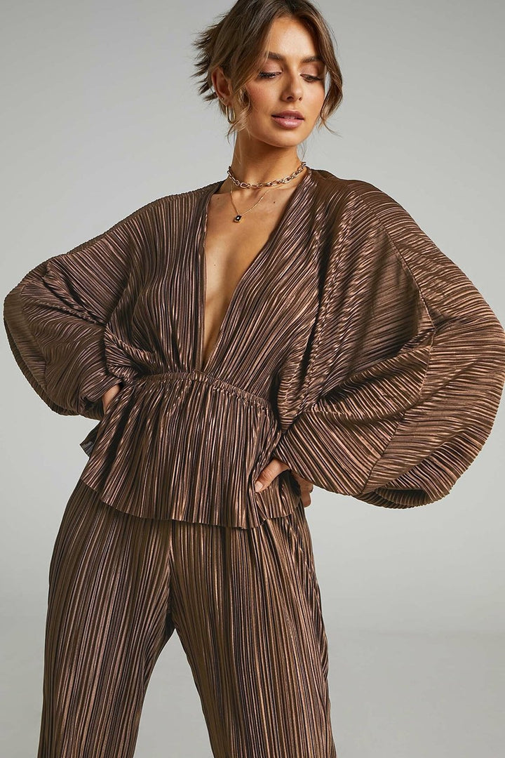 Betty V Yaka Plise Takım