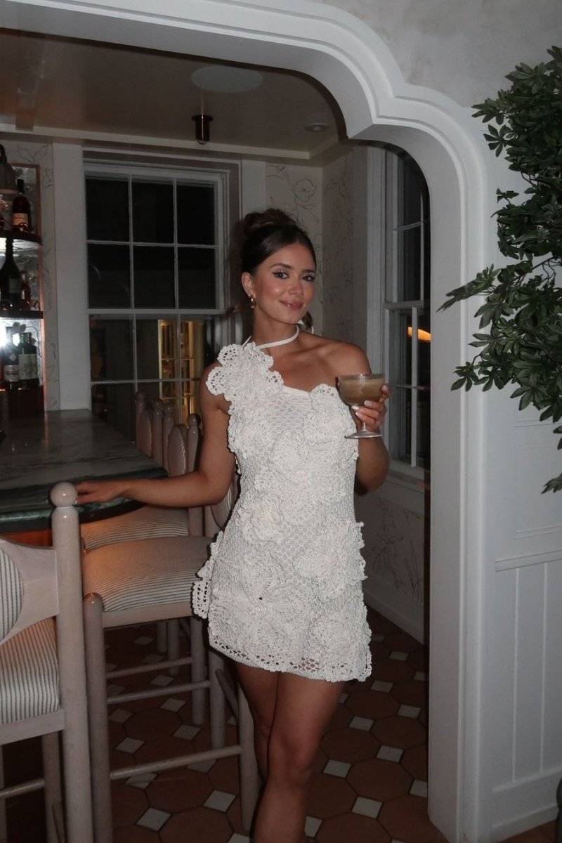 Carol Boyundan Bağlamalı Örgü Çiçekli Mini Elbise