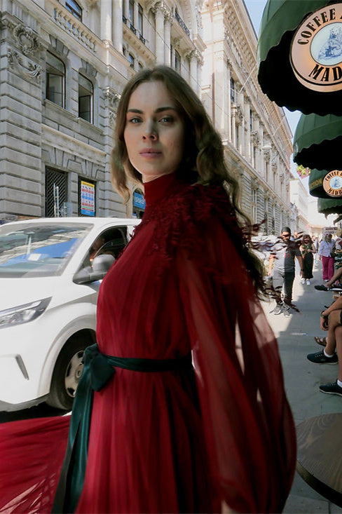 Sylvia Dantelli Katlı Şifon Maxi Elbise