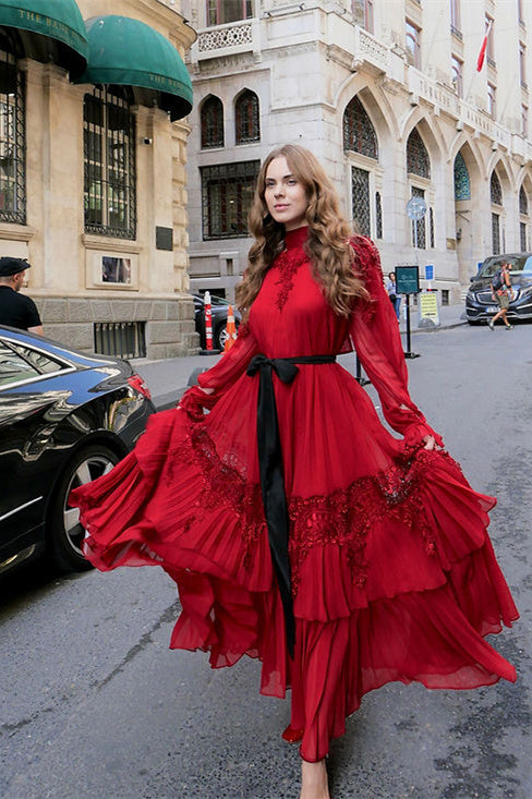 Sylvia Dantelli Katlı Şifon Maxi Elbise