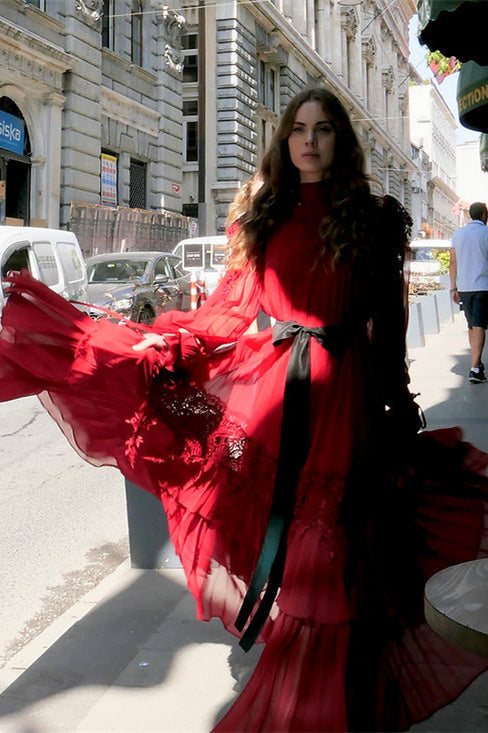 Sylvia Dantelli Katlı Şifon Maxi Elbise