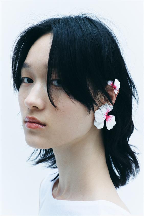 Mine Çiçekli Tek Kulak Manşeti