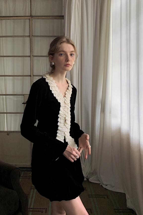 Esther V Yaka Fırfırlı Hırka