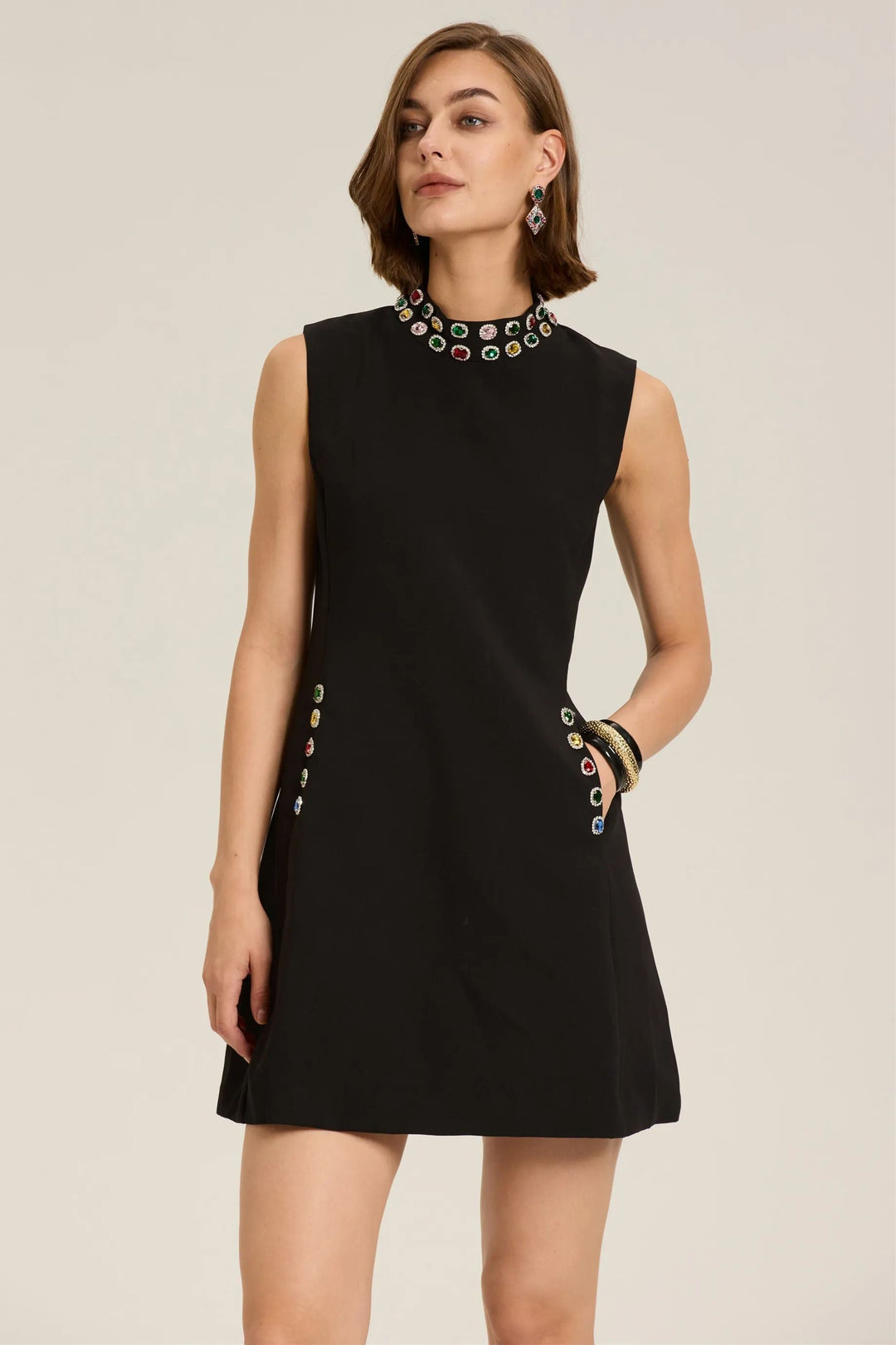 Güzel Kristal Süslemeli Kolsuz Mini Elbise